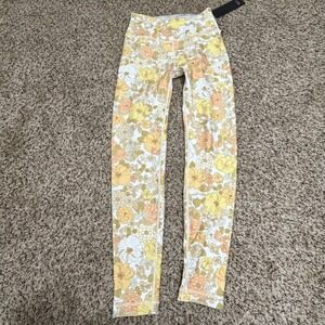 WITH Wear It To Heart Womens Reversible HW Leggings 1966 Tangerine Floral M NEW